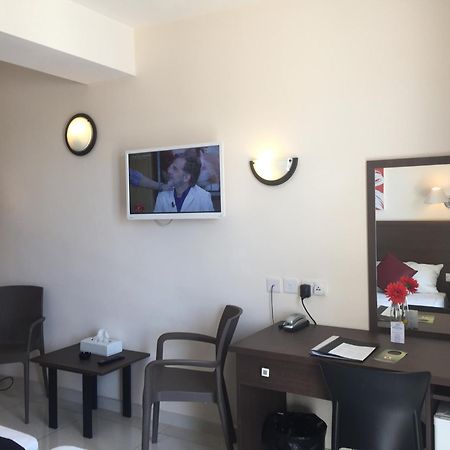 Dean Hamlet Hotel Saint Julian's Bagian luar foto