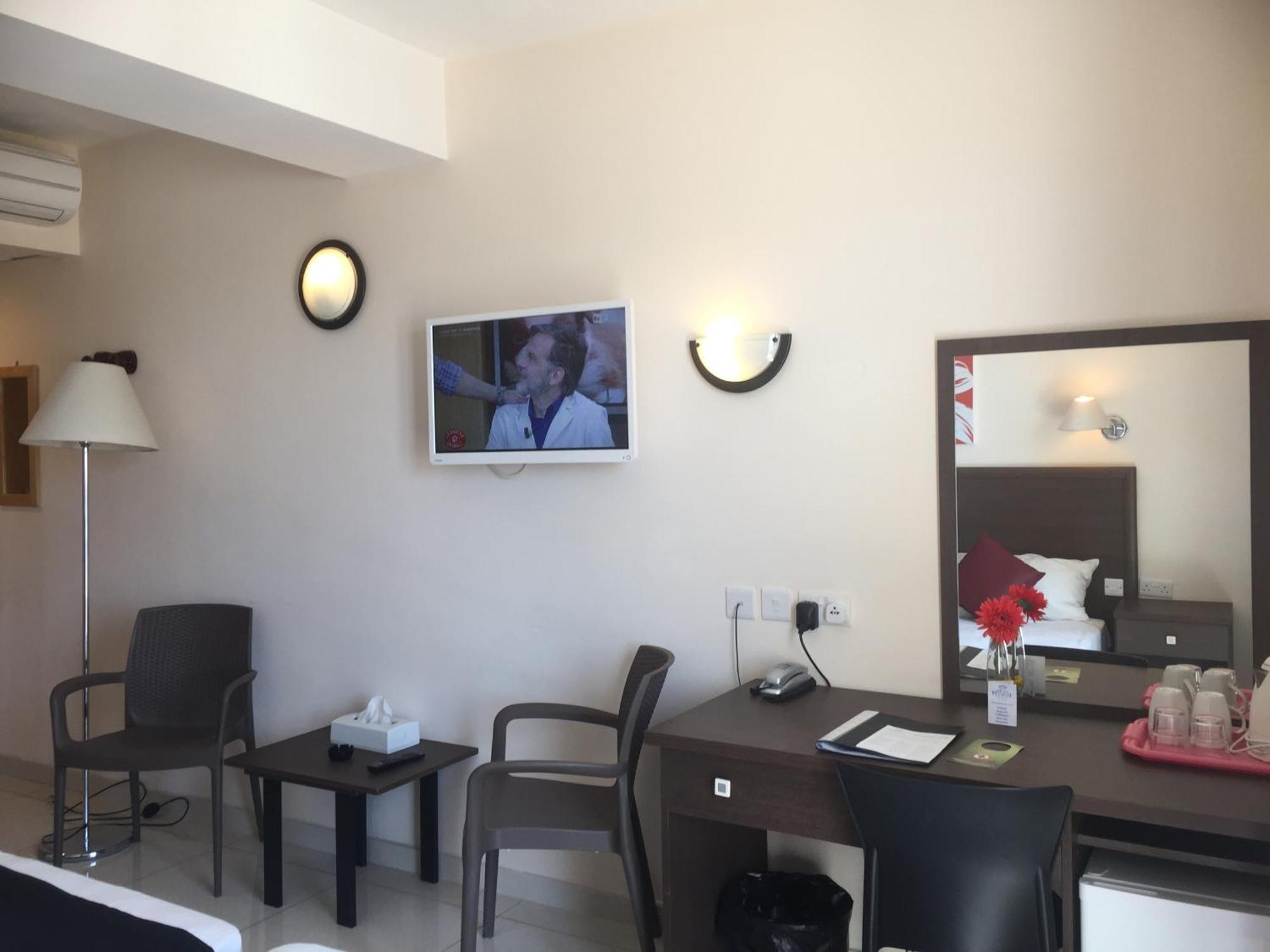 Dean Hamlet Hotel Saint Julian's Bagian luar foto