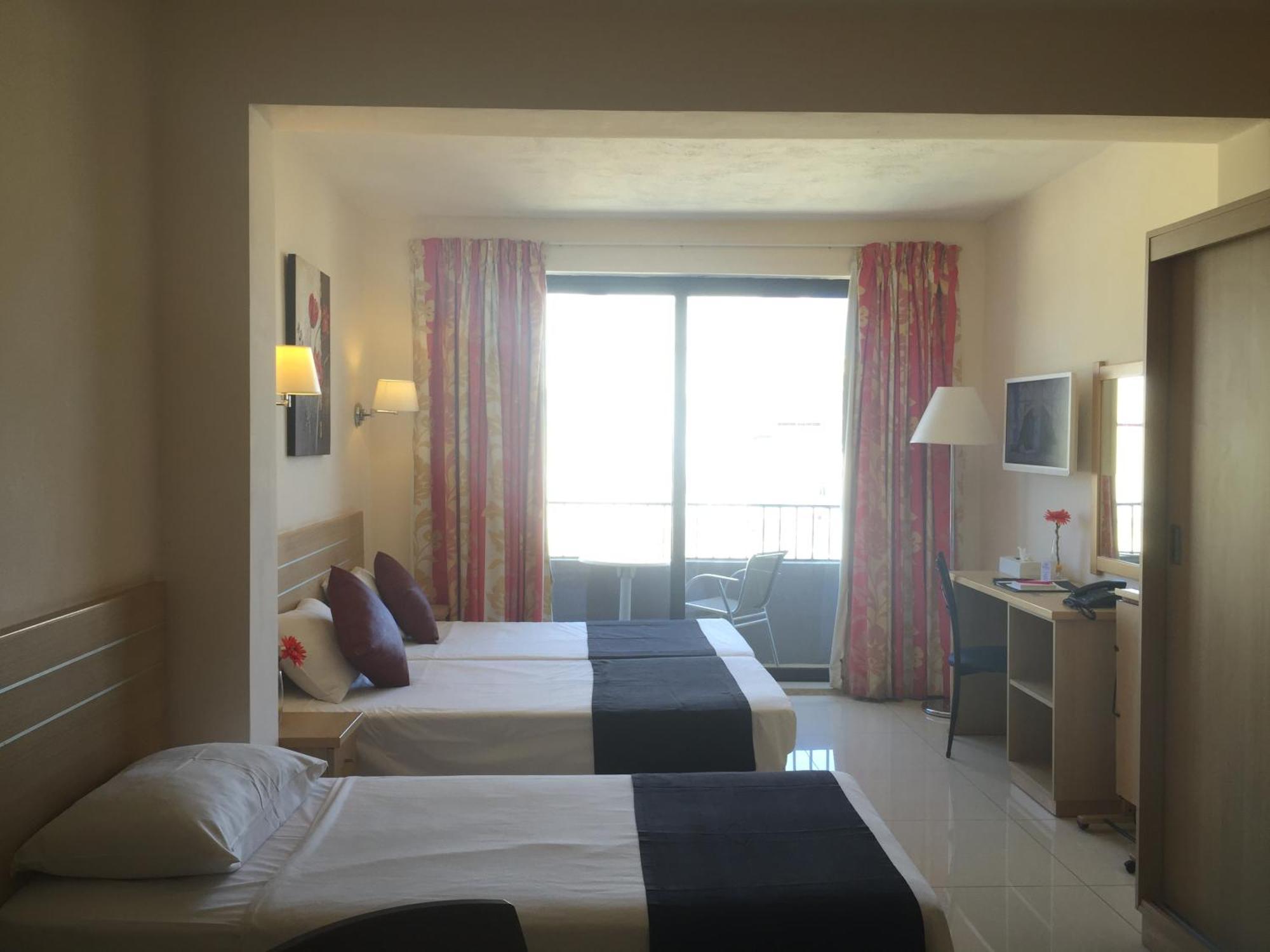 Dean Hamlet Hotel Saint Julian's Bagian luar foto