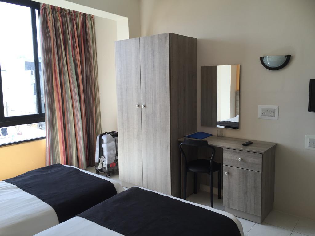 Dean Hamlet Hotel Saint Julian's Bagian luar foto