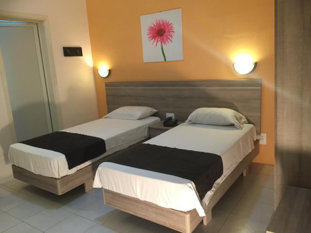 Dean Hamlet Hotel Saint Julian's Bagian luar foto