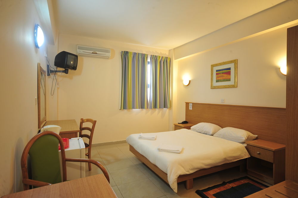 Dean Hamlet Hotel Saint Julian's Bagian luar foto